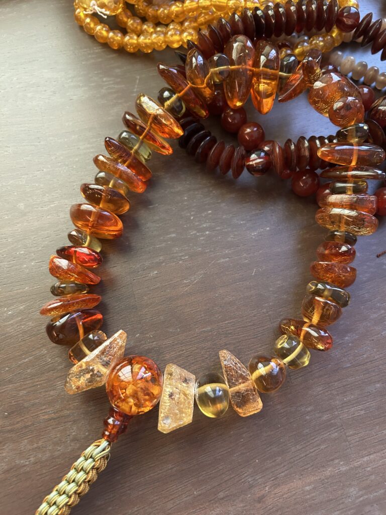🌟【琥珀のお念珠のご紹介】🌟 | 京念珠なら京都の老舗『喜芳工房
